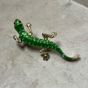 Gecko Lizard Green Enamel Brooch Pin Gold Tone Vintage Red Rhinestone Eyes